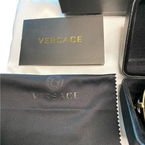 Authentic Versace Unisex Squared Baroque Gold Metal Frame with Grey Lens Sunnies - Picture 9 of 15